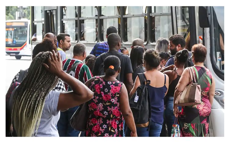 Taxa de desemprego fica em 6,6% no trimestre encerrado em abril