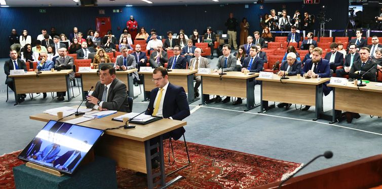 Braga Netto nega ter repassado dinheiro em sacola a Mauro Cid