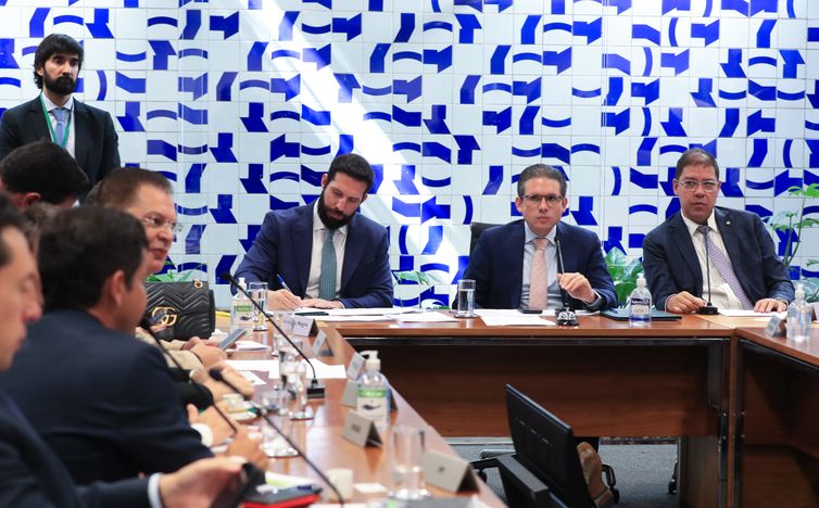 Câmara pauta urgência para derrubar decreto de IOF mesmo após reedição