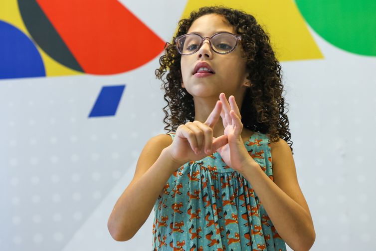 Enem: publicado o edital em Libras destinado a pessoas com deficiência