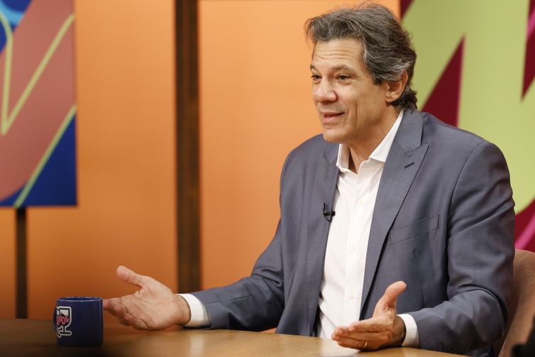 Governo prepara MP para recalibrar IOF e aumentar arrecadação