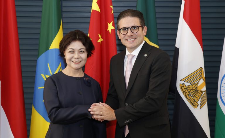 Hugo Motta se reúne com parlamentares da China e dos Emirados Árabes