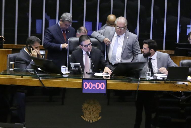 Câmara aprova urgência para proposta que reduz benefícios fiscais