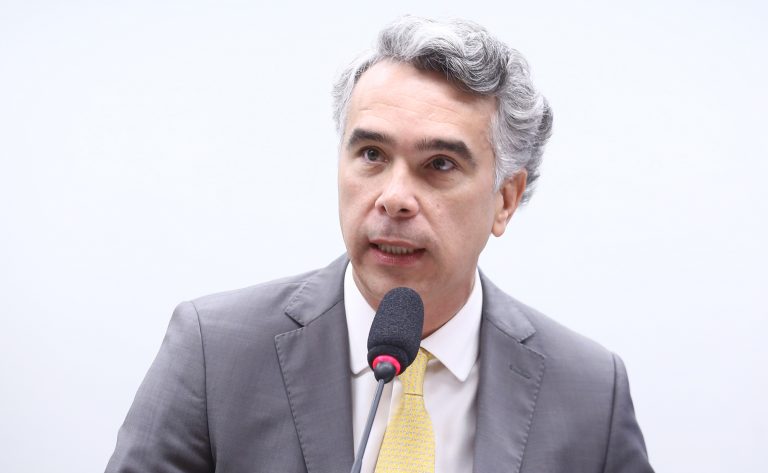 Comissão aprova busca ativa para identificar estudantes em situação ou risco de evasão escolar