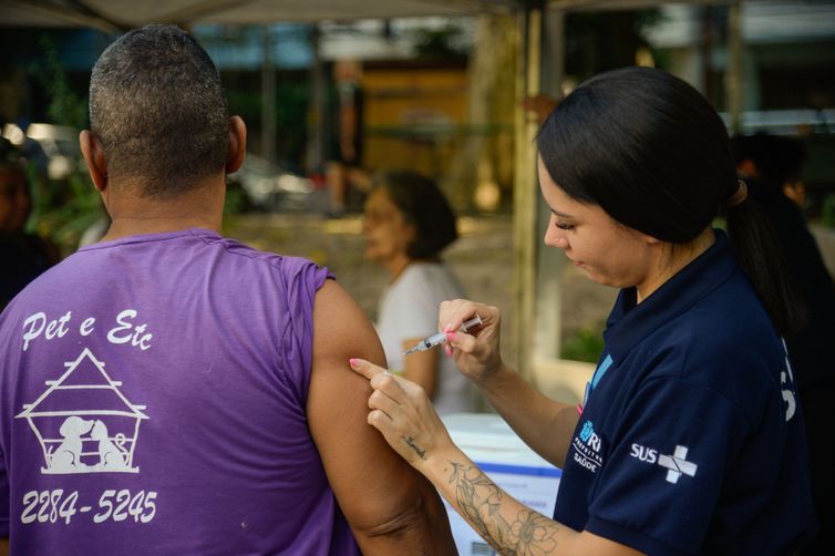 Doenças crônicas agravam infecções respiratórias em idosos, diz estudo