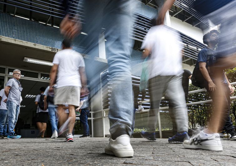 Enad 2025: concluintes devem preencher questionário do estudante