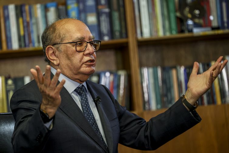 Gilmar Mendes defende Moraes e diz que STF seguirá firme