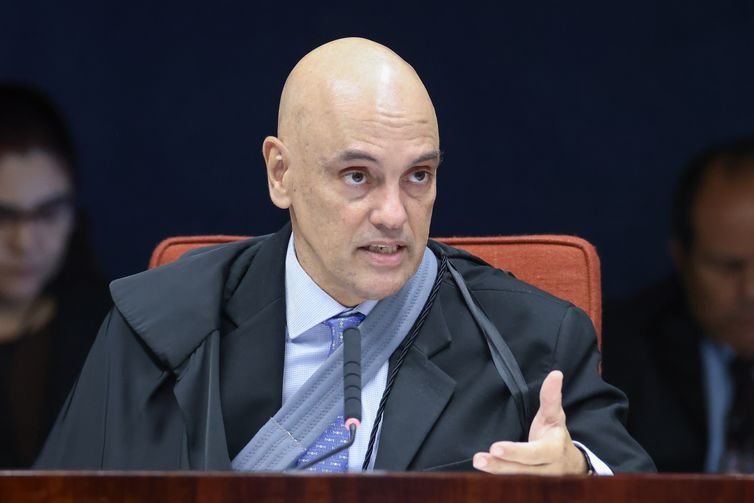 Moraes: Bolsonaro pode ser preso se usar rede social de outras pessoas
