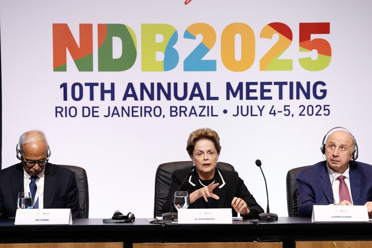 Ninguém quer assumir lugar dos Estados Unidos, diz Dilma Rousseff