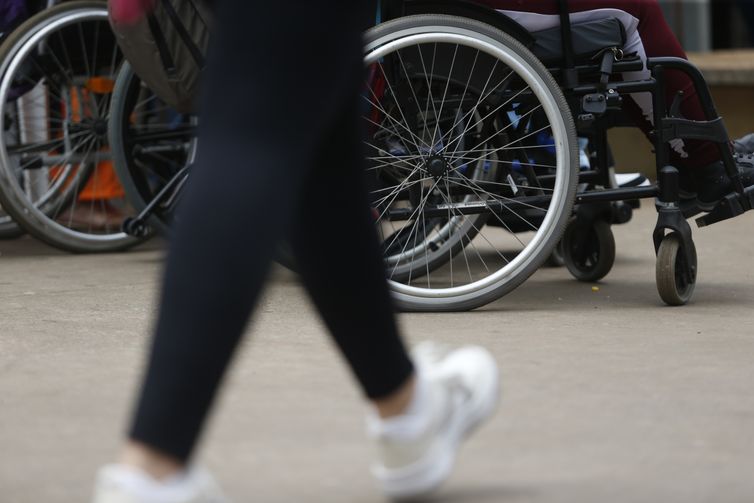 Pessoas com deficiência terão cotas no ensino técnico e superior de SP