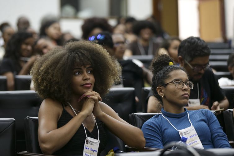 Pós-graduação “ainda é concentrada na população branca”, aponta estudo