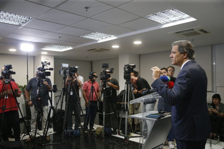 Tesouro dos EUA procura Haddad para agendar reunião sobre tarifaço