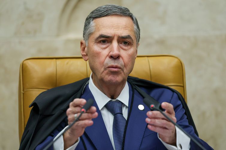 Barroso: julgamento de Bolsonaro traz “algum grau de tensão” para país