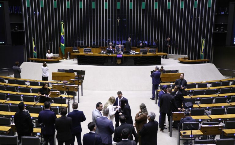 Câmara aprova regime de urgência para cinco projetos; acompanhe