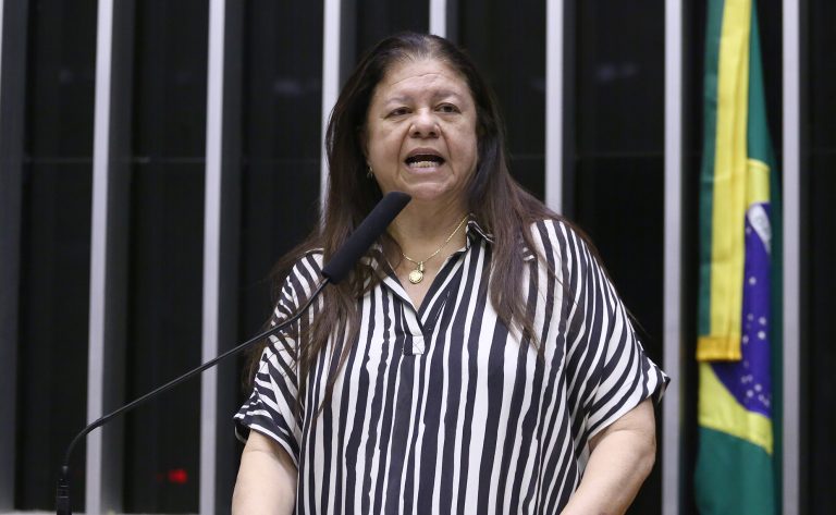 Comissão aprova classificação de repelentes e protetores solares como bens essenciais