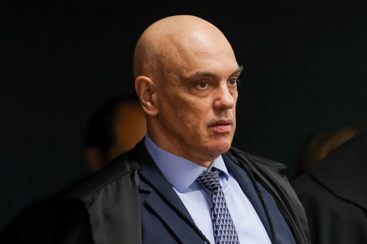 Moraes autoriza Bolsonaro a receber Tarcísio e outros aliados em casa