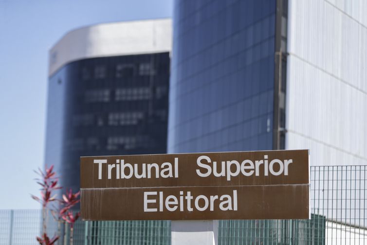 TSE empossa dois ministros indicados por Lula
