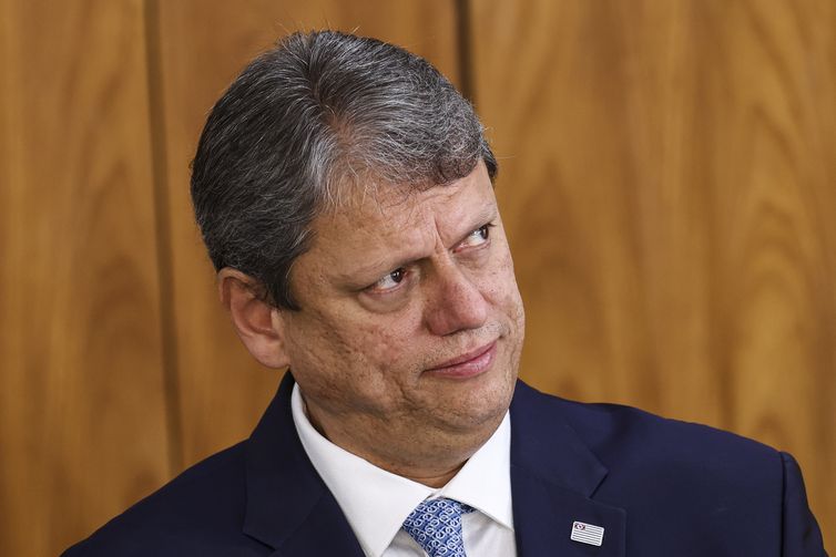 Deputado pede inquérito contra Tarcísio após falas contra STF