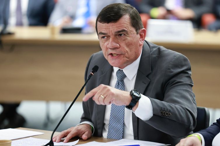 Fux vota pela absolvição de ex-ministro da Defesa de Bolsonaro