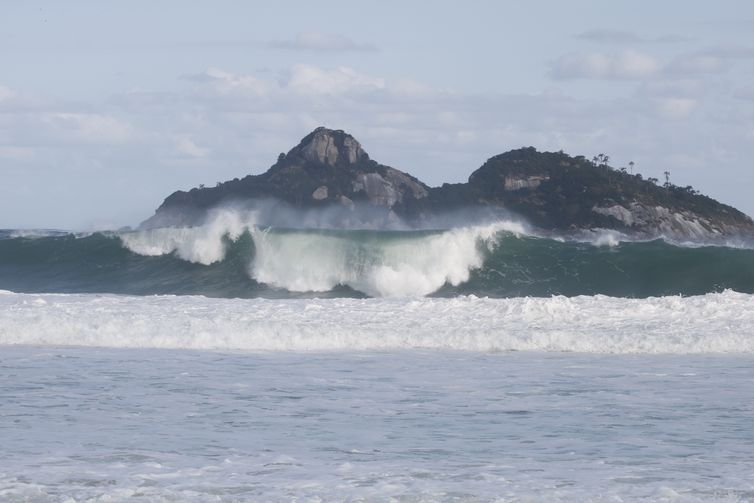 Jovens de 9 países participam de curso de pesquisas oceânicas no Rio