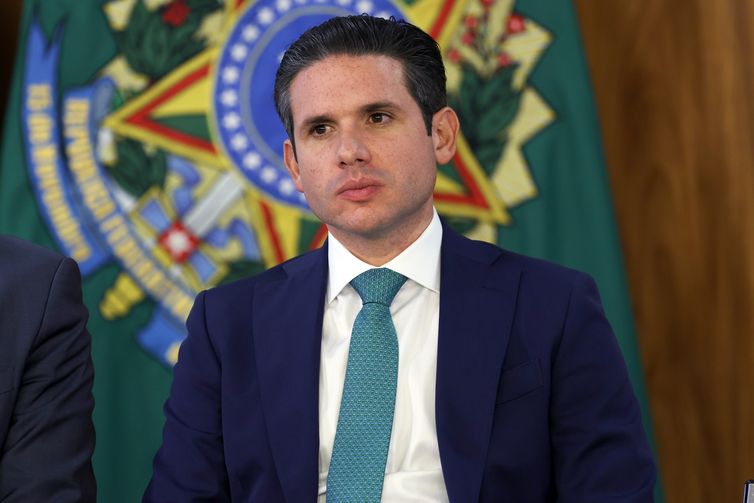 Motta afirma que isenção do IR pode entrar em pauta na semana que vem