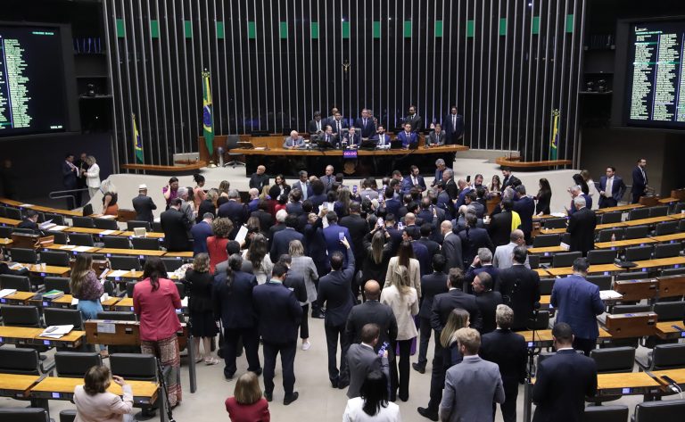 Plenário da Câmara inicia a sessão para analisar propostas nesta quinta; acompanhe
