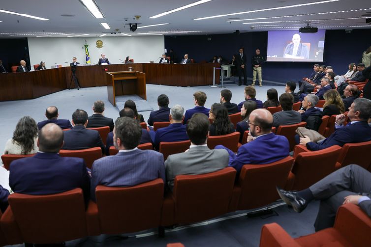 Saiba como foi o 1º dia do julgamento de Bolsonaro e mais sete réus