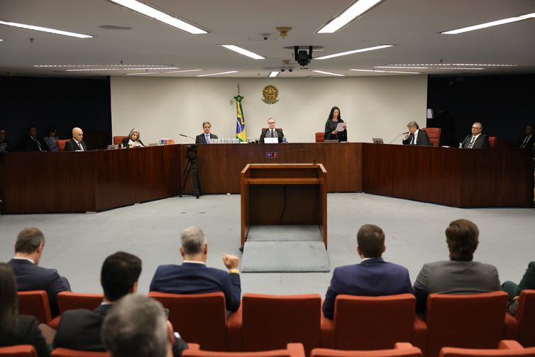 STF retoma julgamento de Bolsonaro; Cármen Lúcia vota