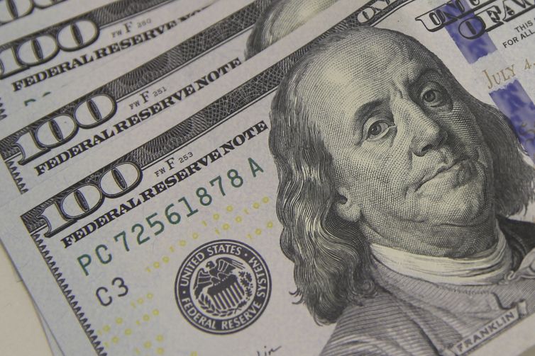 Dólar cai para R$ 5,46 com alívio nas tensões entre EUA e China