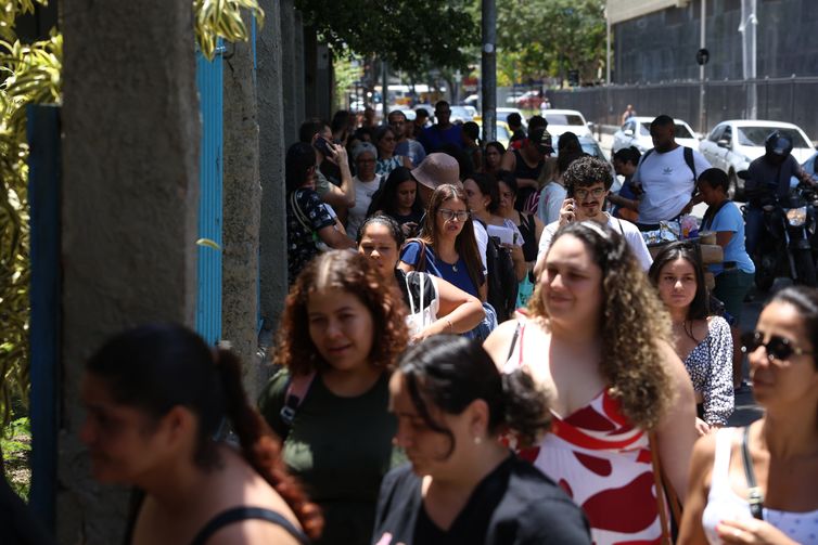 Professores fazem a primeira edição da Prova Nacional Docente