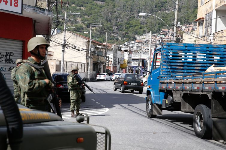 Rio apresentará plano para recuperar territórios ocupados pelo crime 