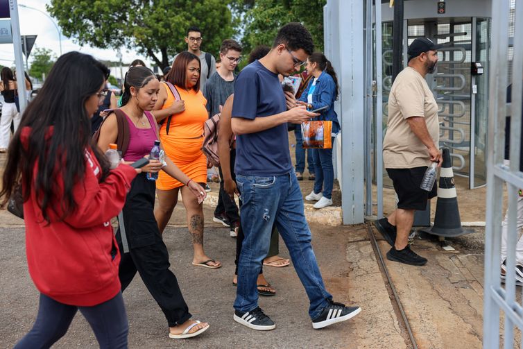 Veículos da EBC fazem cobertura especial do Enem 2025 neste domingo 