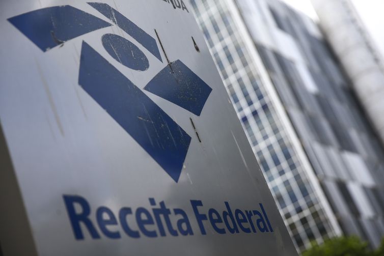 Receita alerta para falsas cobranças com nome e CPF do contribuinte