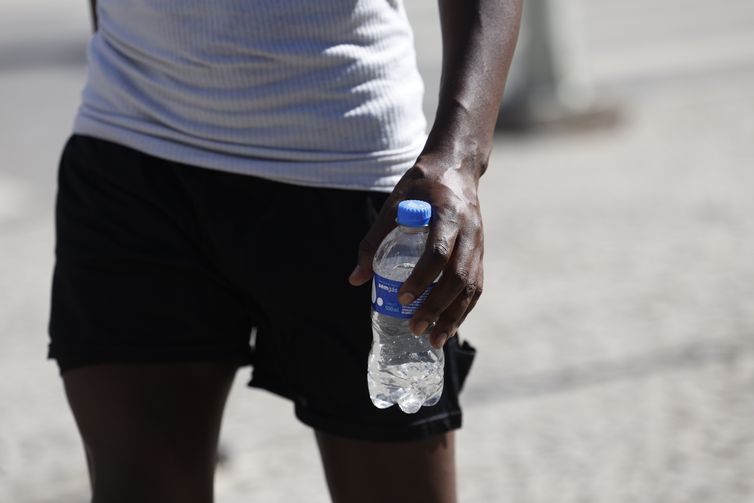 Veja dicas para se proteger da onda de calor extremo 