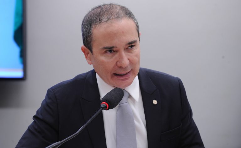 Comissão aprova prioridade no Fies para estudantes órfãos vindos de acolhimento